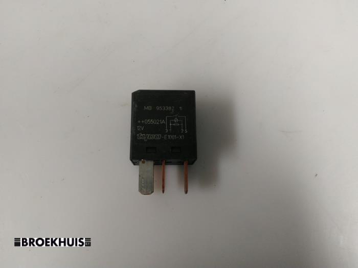 Begagnade Relä Mitsubishi Colt CZC Pris € 5,00 Marginaltabell erbjuds av Autobedrijf Broekhuis B.V.