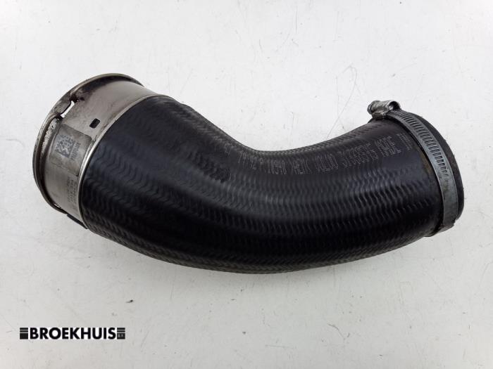 Usados Manguera intercooler Volvo V40 (MV) 2.0 D2 16V Precio € 25,00 Norma de margen ofrecido por Autobedrijf Broekhuis B.V.