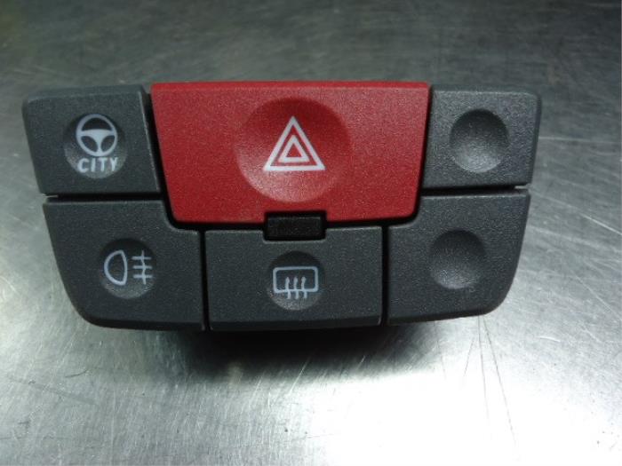 Usados Interruptor Fiat Panda (169) 1.2 Fire Precio € 10,00 Norma de margen ofrecido por Autobedrijf Broekhuis B.V.