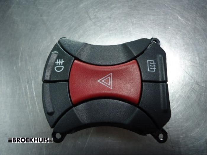 Używane Przelacznik Fiat Doblo Cargo (223) 1.9 JTD Cena € 10,00 Procedura marży oferowane przez Autobedrijf Broekhuis B.V.