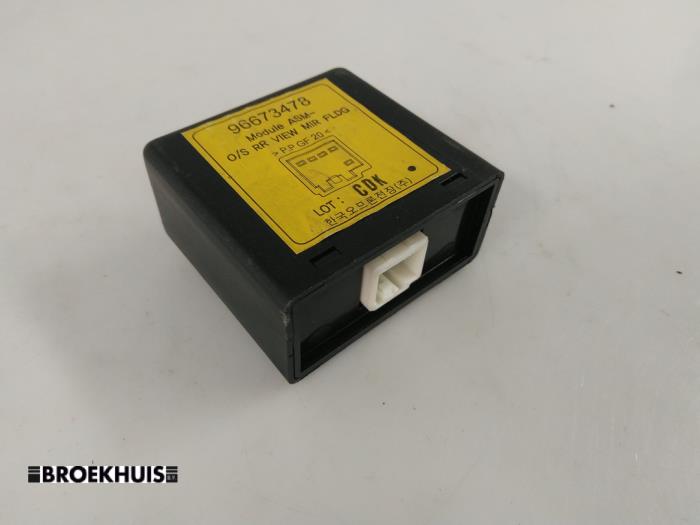 Begagnade Elspegelmodul Chevrolet Captiva (C100) Pris € 15,00 Marginaltabell erbjuds av Autobedrijf Broekhuis B.V.