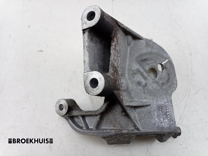 Used Engine mount Volvo V40 (MV) 2.0 D2 16V Price € 20,00 Margin scheme offered by Autobedrijf Broekhuis B.V.