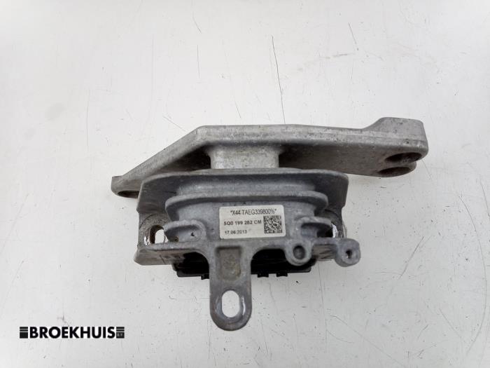 Used Engine mount Volkswagen Jetta IV (162/16A) 1.4 TSI Hybrid 16V Price € 25,00 Margin scheme offered by Autobedrijf Broekhuis B.V.