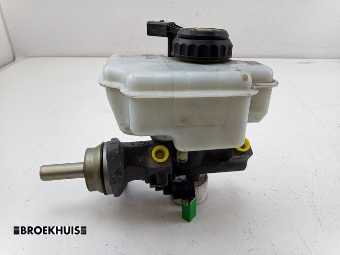 Used Master cylinder Volkswagen Jetta IV (162/16A) 1.4 TSI Hybrid 16V Price € 40,00 Margin scheme offered by Autobedrijf Broekhuis B.V.