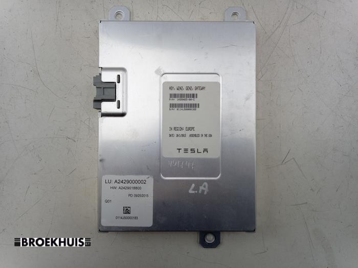 Używane Modul gateway Mercedes B (W246/W242) B-250 e Cena € 350,00 Procedura marży oferowane przez Autobedrijf Broekhuis B.V.