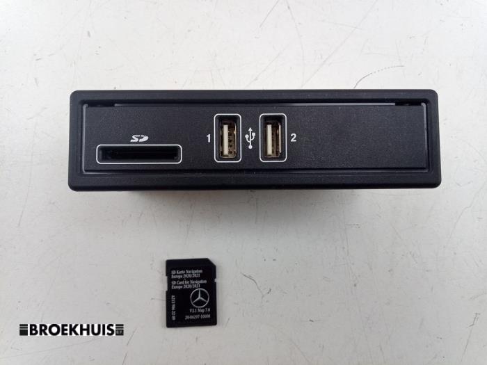 Gebrauchte Kartenleser SD Mercedes C (W205) C-300de 2.0 Turbo 16V Preis € 135,00 Margenregelung angeboten von Autobedrijf Broekhuis B.V.