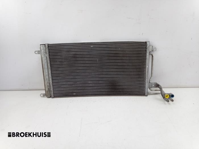 Usagé Radiateur clim Skoda Fabia III Combi (NJ5) 1.0 TSI 12V Prix € 30,00 Règlement à la marge proposé par Autobedrijf Broekhuis B.V.