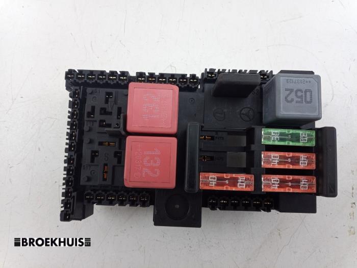 Begagnade Säkringsbox Mercedes C (W205) C-300de 2.0 Turbo 16V Pris € 40,00 Marginaltabell erbjuds av Autobedrijf Broekhuis B.V.
