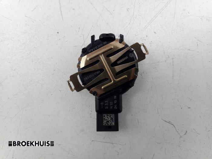 Begagnade Regnsensor Renault Twingo III (AH) 1.0 SCe 75 12V Pris € 45,00 Marginaltabell erbjuds av Autobedrijf Broekhuis B.V.