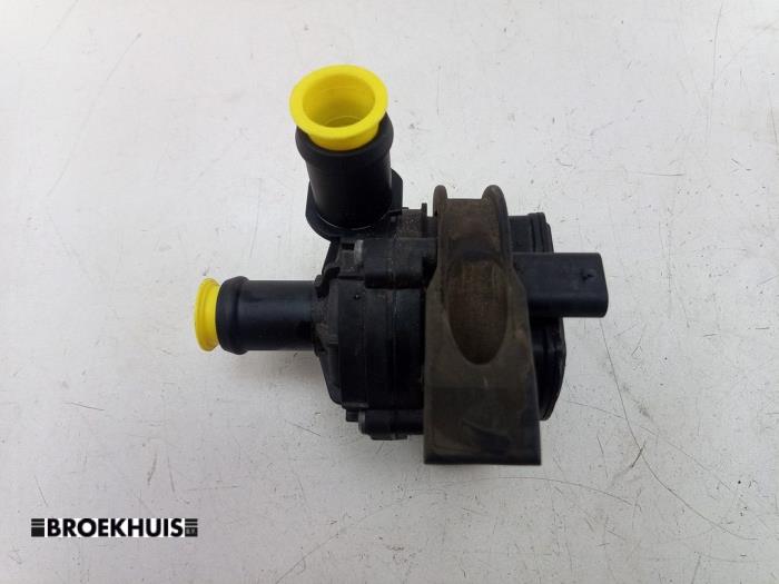 Begagnade Extra vattenpump Audi Q2 (GAB/GAG) 1.0 30 TFSI 12V Pris € 15,00 Marginaltabell erbjuds av Autobedrijf Broekhuis B.V.