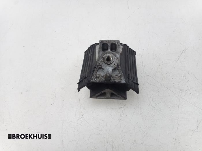 Used Engine mount Mercedes Sprinter 3,5t (906.63) 313 CDI 16V Price € 24,20 Inclusive VAT offered by Autobedrijf Broekhuis B.V.