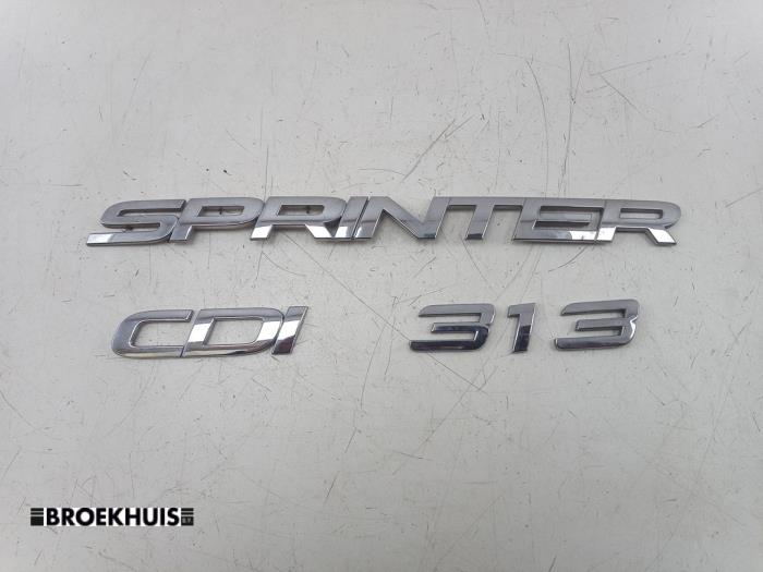 Używane Emblemat Mercedes Sprinter 3,5t (906.63) 313 CDI 16V Cena € 18,15 Z VAT oferowane przez Autobedrijf Broekhuis B.V.