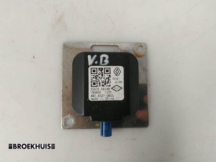 Używane Antena GPS Renault Twingo III (AH) 1.0 SCe 75 12V Cena € 35,00 Procedura marży oferowane przez Autobedrijf Broekhuis B.V.