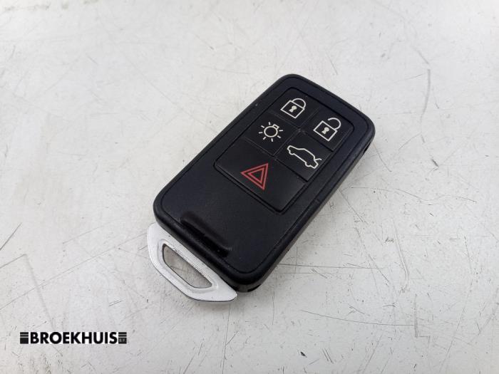 Używane Klucz Volvo V40 (MV) 1.6 T3 GTDi 16V Cena € 20,00 Procedura marży oferowane przez Autobedrijf Broekhuis B.V.
