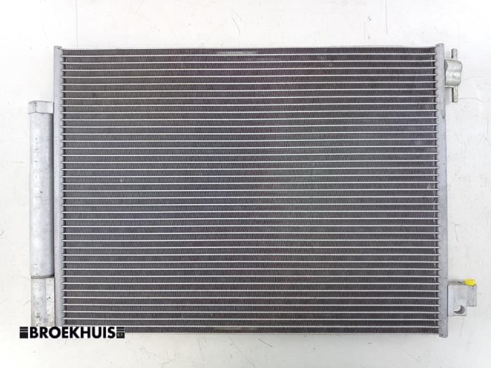 Usagé Radiateur clim Renault Twingo III (AH) 1.0 SCe 75 12V Prix € 50,00 Règlement à la marge proposé par Autobedrijf Broekhuis B.V.