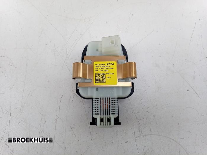 Begagnade Regnsensor Mercedes C (W205) C-300de 2.0 Turbo 16V Pris € 25,00 Marginaltabell erbjuds av Autobedrijf Broekhuis B.V.