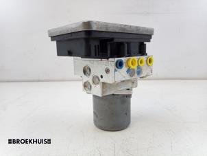 Usados Bomba ABS Mercedes C (W205) C-300de 2.0 Turbo 16V Precio € 450,00 Norma de margen ofrecido por Autobedrijf Broekhuis B.V.