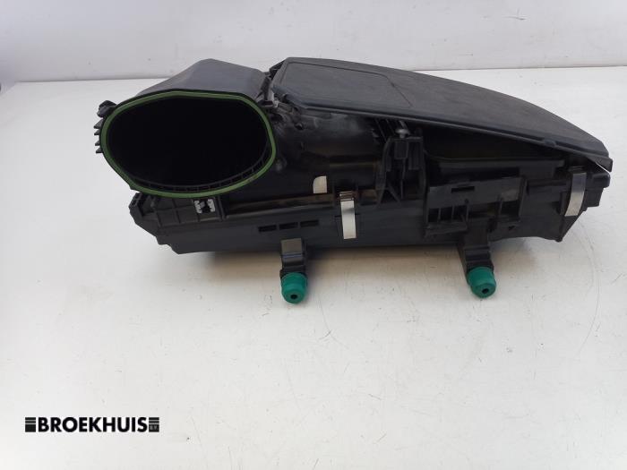Begagnade Luftfilterhus Mercedes C (W205) C-300de 2.0 Turbo 16V Pris € 50,00 Marginaltabell erbjuds av Autobedrijf Broekhuis B.V.