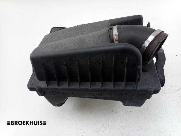 Begagnade Luftfilterhus Opel Zafira (M75) 1.8 16V Ecotec Pris € 30,00 Marginaltabell erbjuds av Autobedrijf Broekhuis B.V.