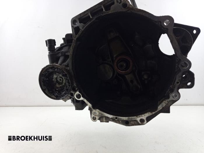 Getriebe van een Volkswagen Golf IV (1J1) 2.0 2000