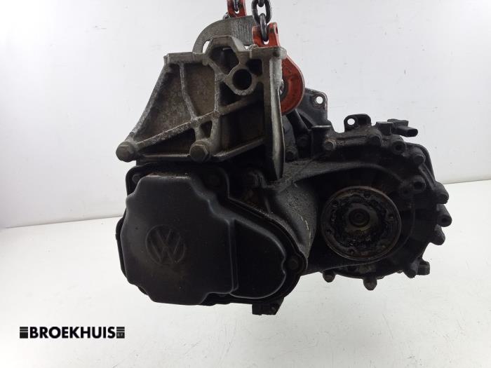 Getriebe van een Volkswagen Golf IV (1J1) 2.0 2000
