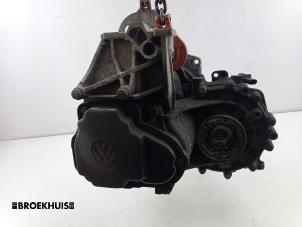 Getriebe van een Volkswagen Golf IV (1J1) 2.0 2000
