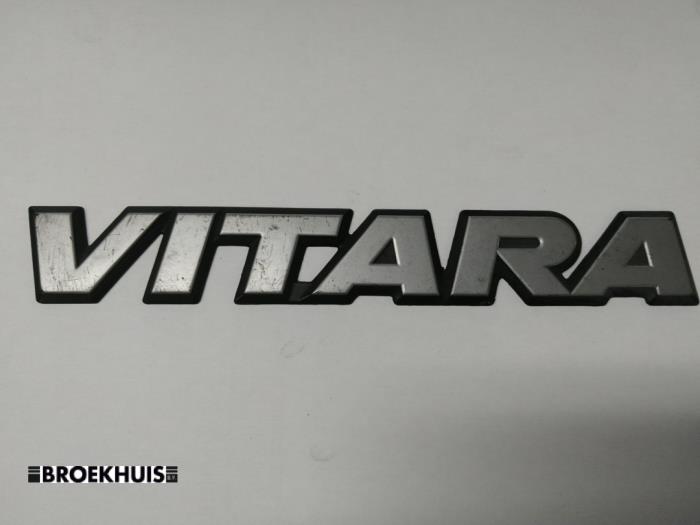 Używane Emblemat Suzuki Vitara (ET/FT/TA) Cena € 5,00 Procedura marży oferowane przez Autobedrijf Broekhuis B.V.