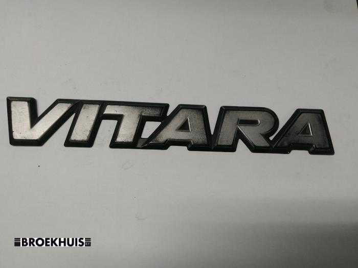 Używane Emblemat Suzuki Grand Vitara I (FT/GT/HT) Cena € 5,00 Procedura marży oferowane przez Autobedrijf Broekhuis B.V.