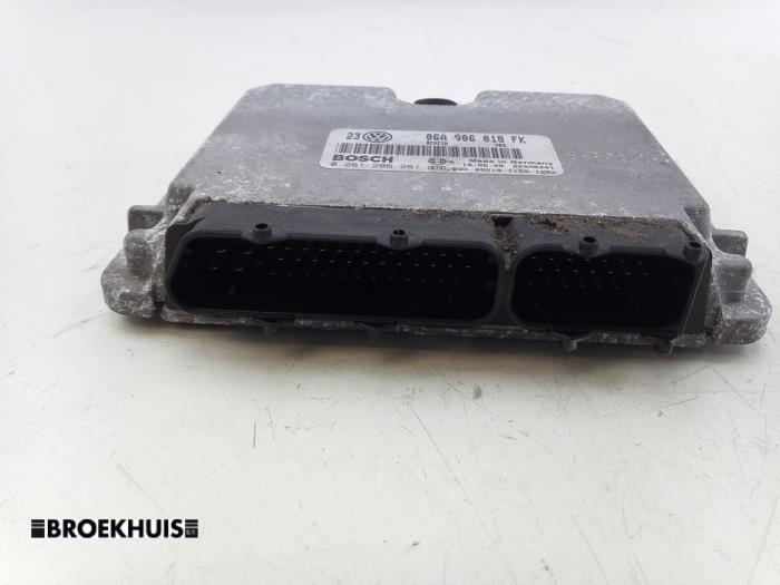 Injection computer from a Volkswagen Golf IV (1J1) 2.0 2000