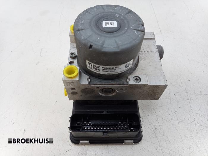 ABS-pump från en RAM 1500 Crew Cab (DS) 5.7 Hemi V8 4x4 2021