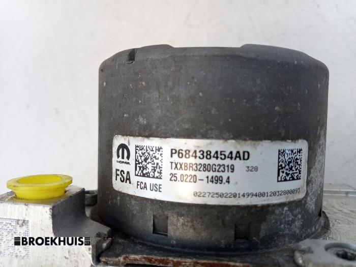 ABS-pump från en RAM 1500 Crew Cab (DS) 5.7 Hemi V8 4x4 2021