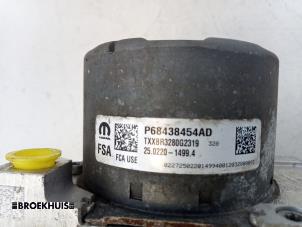 ABS-pump från en RAM 1500 Crew Cab (DS) 5.7 Hemi V8 4x4 2021