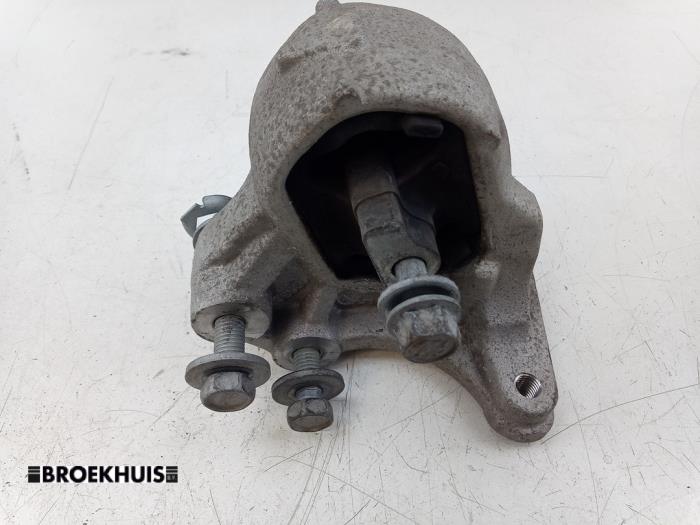 Used Engine mount Dodge 1500 Crew Cab (DS) 5.7 Hemi V8 4x4 Price € 90,75 Inclusive VAT offered by Autobedrijf Broekhuis B.V.