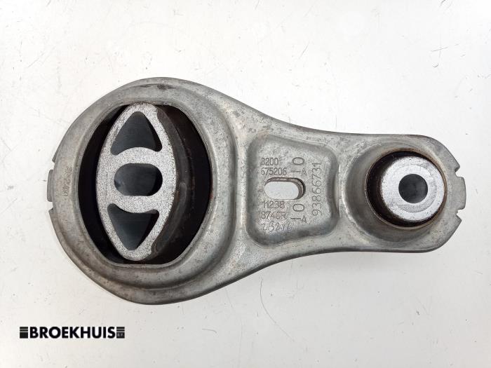 Begagnade Motorfäste Renault Master III (EV/HV/UV/VA/VB/VD/VF/VG/VJ) 2.3 dCi 145 16V FWD Pris € 24,20 Inklusive moms erbjuds av Autobedrijf Broekhuis B.V.