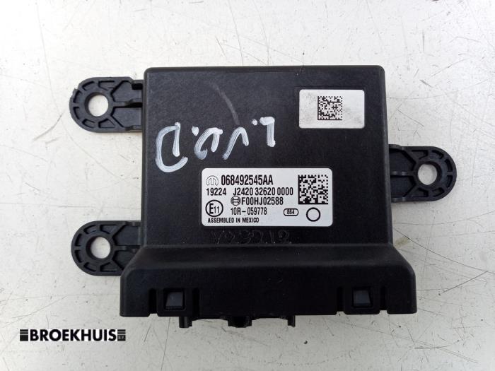 Używane Modul gateway Dodge 1500 Crew Cab (DS) 5.7 Hemi V8 4x4 Cena € 121,00 Z VAT oferowane przez Autobedrijf Broekhuis B.V.