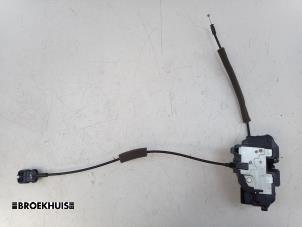 Begagnade Dörrlåsmekanism, 2-dörrars, höger Renault Master III (EV/HV/UV/VA/VB/VD/VF/VG/VJ) 2.3 dCi 145 16V FWD Pris € 60,50 Inklusive moms erbjuds av Autobedrijf Broekhuis B.V.