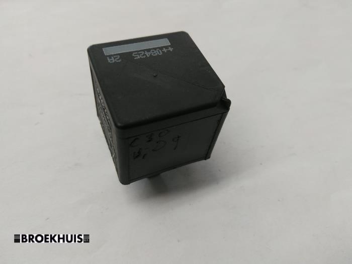 Używane Przekaznik Volvo C30 (EK/MK) Cena € 5,00 Procedura marży oferowane przez Autobedrijf Broekhuis B.V.