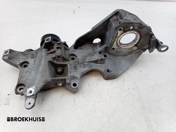 Used Alternator upper bracket Seat Altea (5P1) 1.6 TDI 105 Price € 35,00 Margin scheme offered by Autobedrijf Broekhuis B.V.