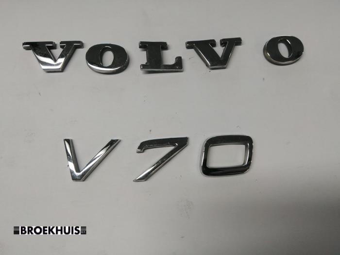 Używane Emblemat Volvo V70 (SW) 2.4 D5 20V Cena € 20,00 Procedura marży oferowane przez Autobedrijf Broekhuis B.V.