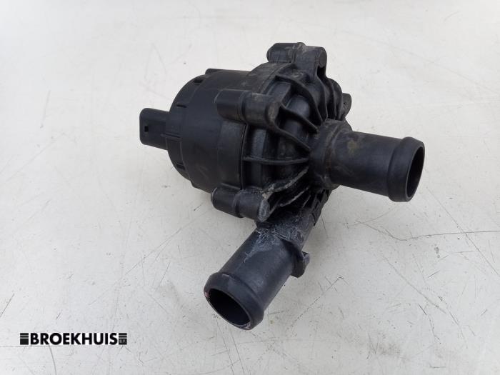 Begagnade Extra vattenpump Audi e-tron (GEN) 55 quattro Pris € 85,00 Marginaltabell erbjuds av Autobedrijf Broekhuis B.V.