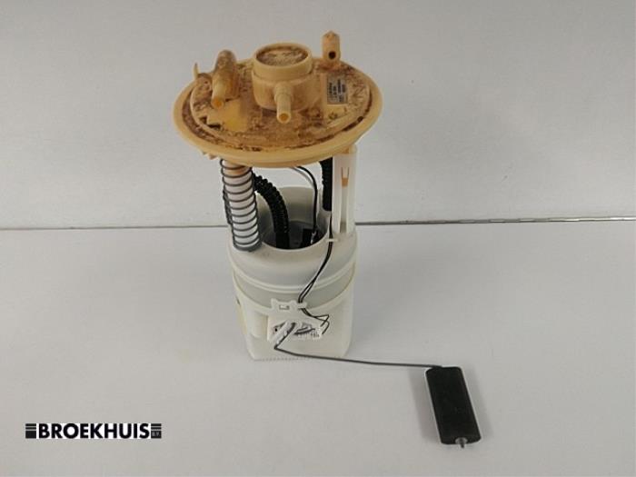 Usagé Pompe à carburant Mitsubishi Colt (Z2/Z3) 1.3 16V Prix € 25,00 Règlement à la marge proposé par Autobedrijf Broekhuis B.V.