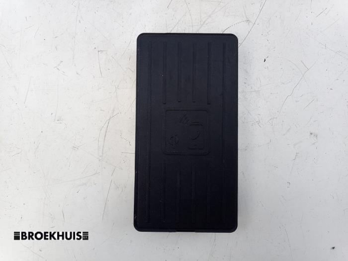 Begagnade Telefonmodul Audi e-tron (GEN) 55 quattro Pris € 60,00 Marginaltabell erbjuds av Autobedrijf Broekhuis B.V.