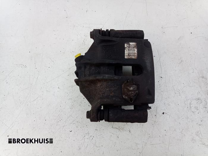 Gebrauchte Bremszange rechts vorne Peugeot 208 I (CA/CC/CK/CL) 1.6 Blue HDi 100 Preis € 15,00 Margenregelung angeboten von Autobedrijf Broekhuis B.V.