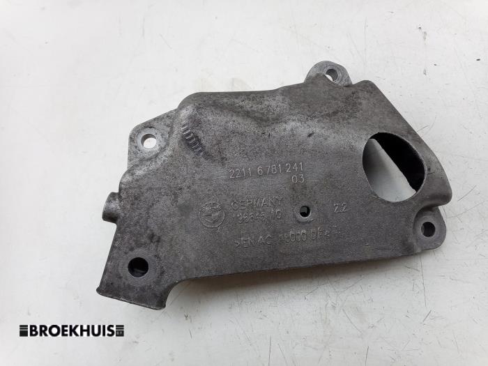 Used Engine mount BMW 5 serie Touring (F11) 520d 16V Price € 30,00 Margin scheme offered by Autobedrijf Broekhuis B.V.