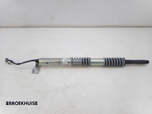 Begagnade Gasfjäder, höger bak BMW 5 serie Touring (F11) 520d 16V Pris € 125,00 Marginaltabell erbjuds av Autobedrijf Broekhuis B.V.