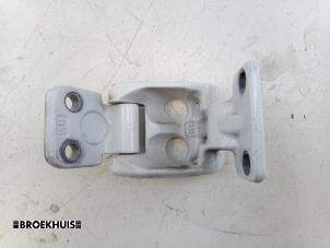 Gebrauchte Scharnier Tür rechts hinten Mercedes Sprinter 3,5t (907.6/910.6) 311 CDI 2.0 D RWD Preis € 48,40 Mit Mehrwertsteuer angeboten von Autobedrijf Broekhuis B.V.