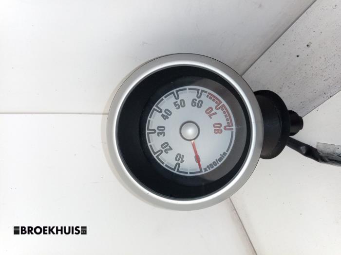 Używane Obrotomierz Opel Agila (B) 1.0 12V Cena € 25,00 Procedura marży oferowane przez Autobedrijf Broekhuis B.V.