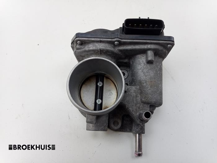 Gebrauchte Drosselklappengehäuse Toyota Yaris III (P13) 1.5 16V Hybrid Preis € 30,00 Margenregelung angeboten von Autobedrijf Broekhuis B.V.