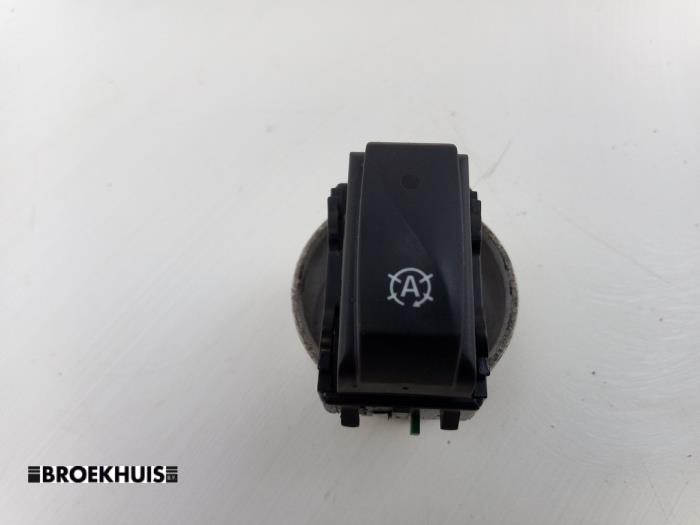 Używane Przelacznik Start/Stop Renault Master III (MA/MB/MC/MD/MH/MF/MG/MH) 2.3 dCi 135 16V FWD Cena € 24,20 Z VAT oferowane przez Autobedrijf Broekhuis B.V.