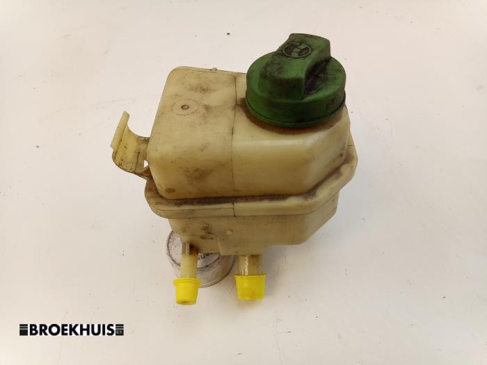 Begagnade Styrservotank Volkswagen Transporter T5 2.0 TDI BlueMotion Pris € 18,15 Inklusive moms erbjuds av Autobedrijf Broekhuis B.V.